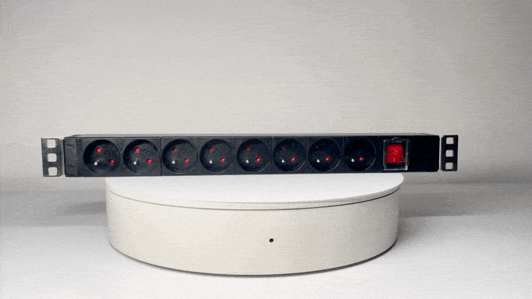Gif de la présentation 360 du bandeau électrique 8 prises 2p+t - 1u - 19 pouces avec interrupteur